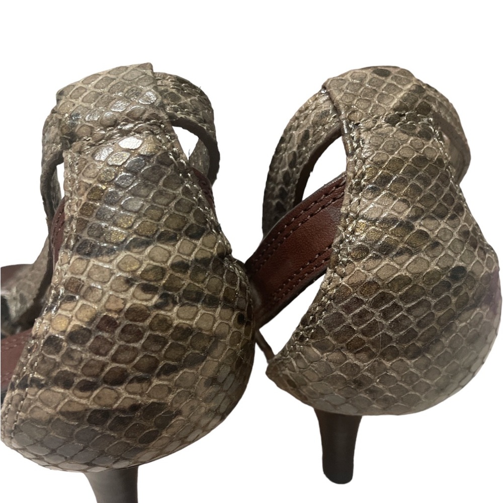 COACH Ieesha strappy leather sandal with kitten heel. 8.5 - Picture 2 of 8
